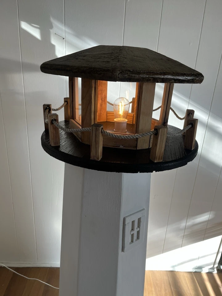 Luz noturna de madeira de pinho Light House - Imagem 3 de 4