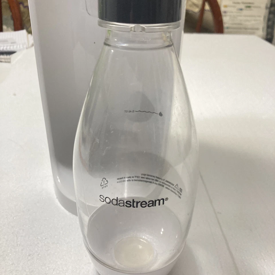 Unidad carbonatante Soda Stream FIZZI oro rosa blanco hogar con botella pequeña Foto 4 de 4