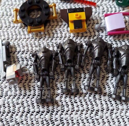 Miscellaneous LEGO Pieces Lot - Picture 2 of 24