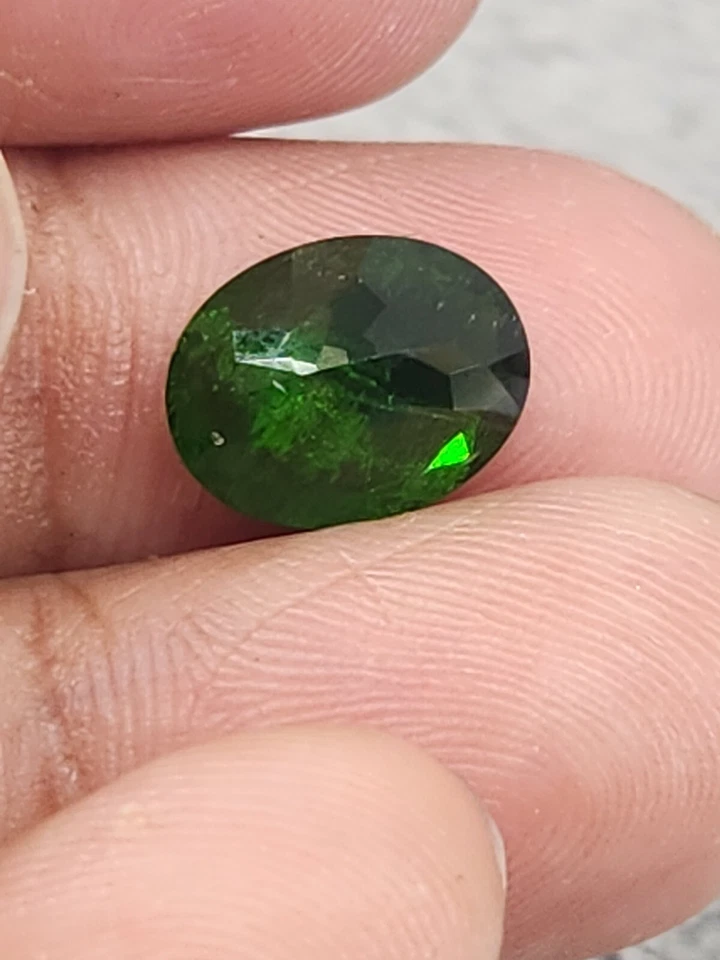 Piedra preciosa suelta facetada corte pera diopsido verde 10 mm sin certificación Foto 4 de 4