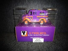 TEDD CYCLE V-TWIN Manufacturing 1950 DIVCO DELIVERY TRUCK 2013 ERTL DIECAST