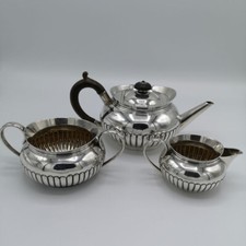 Bildh&uuml;bsches viktorianisches Teeset in massivem Silber aus 1892/93