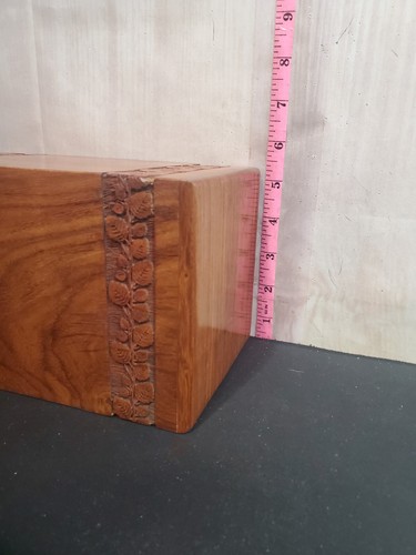 Engraved Carved wood wooden cremation Urn for Pet or human - Picture 7 of 9