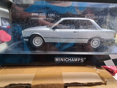 ミニチャンプス 1/18 BMW 323I 1982 ブルー 1982 BMW 323i Saturn Blue 1/18 Diecast Model Car Minichamps