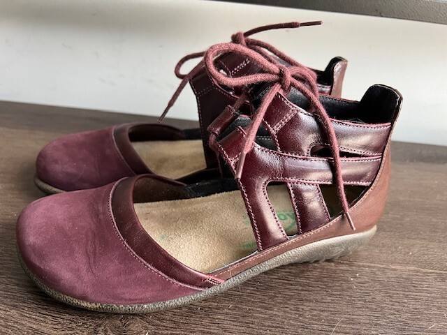 Women Naot Kata Burgundy Nubuck Gladiator Sandals Closed