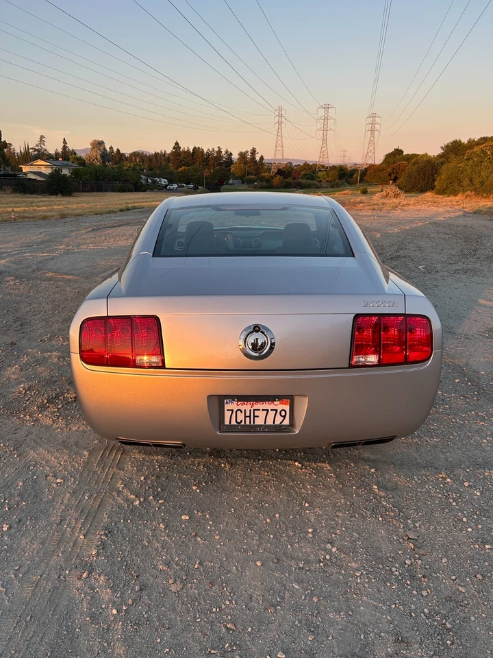 Ford Mustang GT 2009 Iacocca edición 45 aniversario Foto 4 de 4