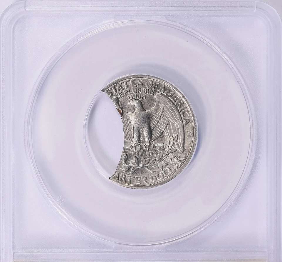 CURVED CLIP ERROR 1977 25C MS60Detail I believe grade Higher Rippere Collection - Image 2 of 2