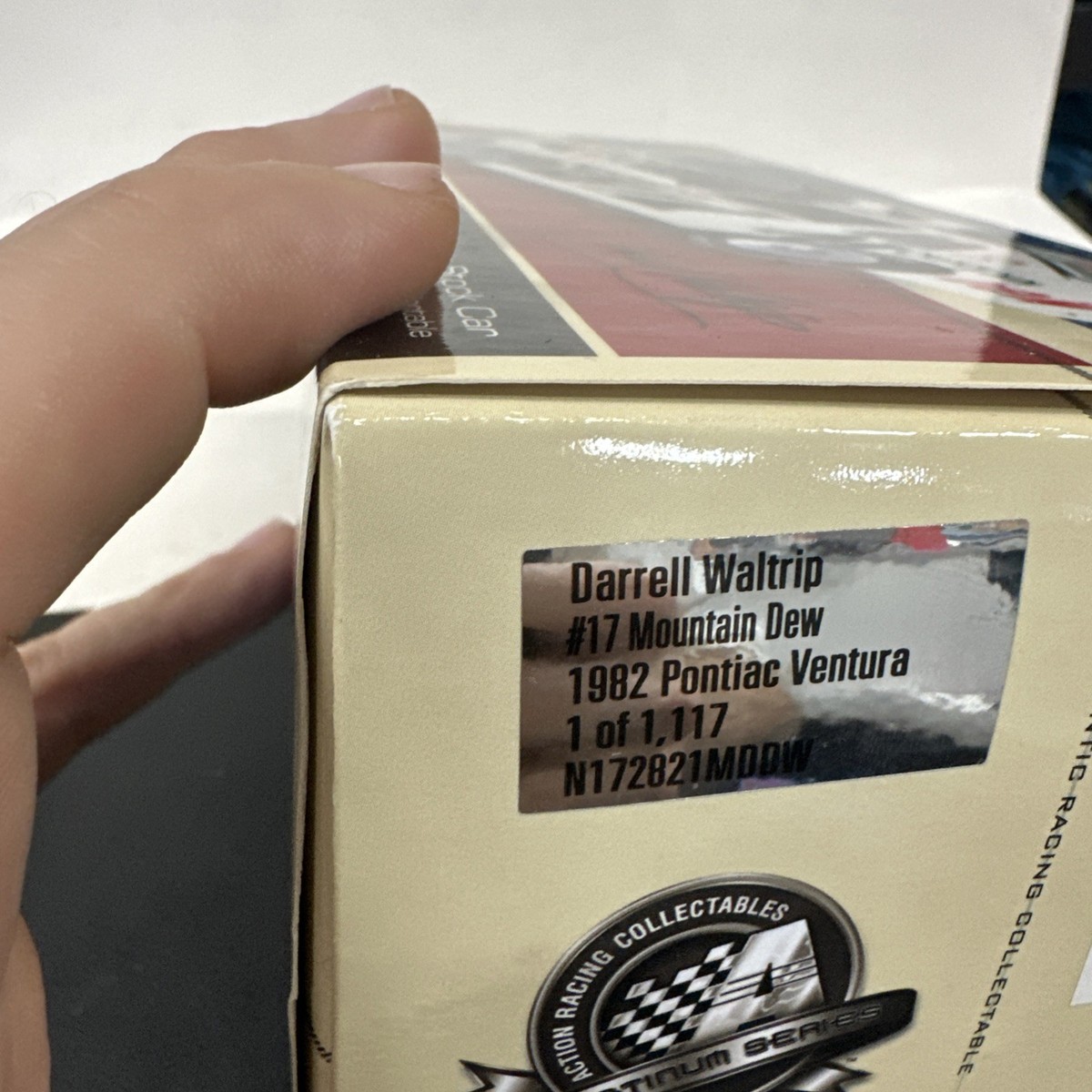 1982 DARRELL WALTRIP MOUNTAIN DEW PONTIAC VENTURA 1 OF 1117