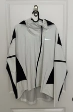 New NIKE Women’s Zonal Aeroshield Running White Hoodie Jacket (BV3858-133)Sz. XL