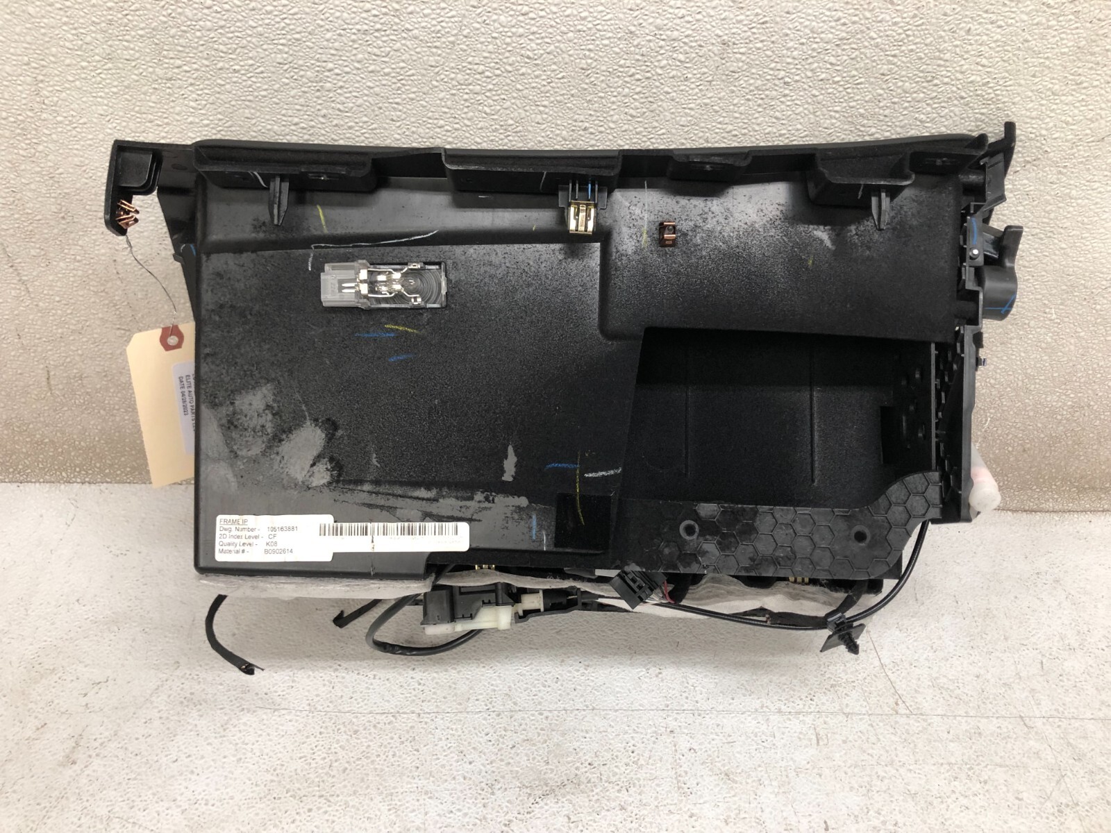 2013 CADILLAC XTS DASH GLOVE BOX STORAGE COMPARTMENT BLACK ASSY, OEM