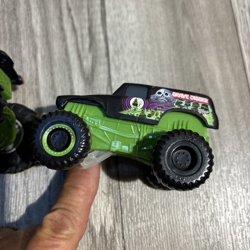 Grave Digger Monster Truck Matte 2014 Friction Moving 4.5" Push & Go (K74) - Picture 12 of 18