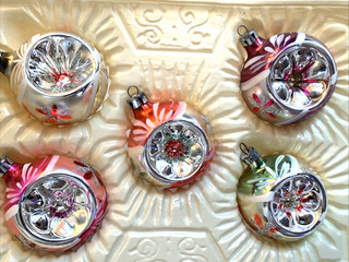 vintage mercury glass christmas baubles 5 Lrg CONCAVES 1960/70S VGC ass colour