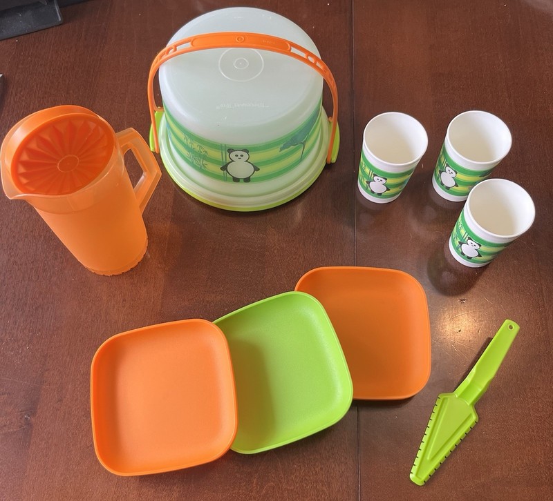 TUPPERWARE TOYS EARLY AGES ECO MINI PARTY SET Missing a plate an cup