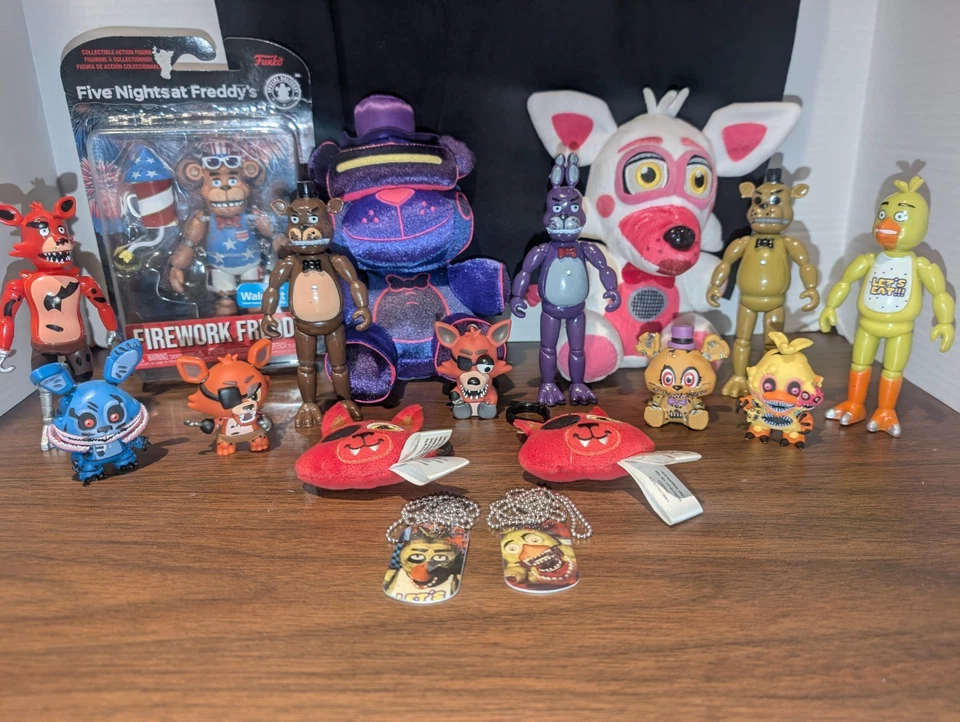 Five Nights At Freddy's FNAF Figuras de Peluche y CAMISETA Talla S Foto 2 de 4