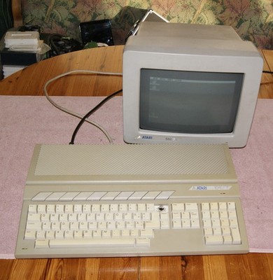 ATARI 1040ST + ATARI SM124 Monitor + ATARI Maus = Alles vollfunktionsfähig.