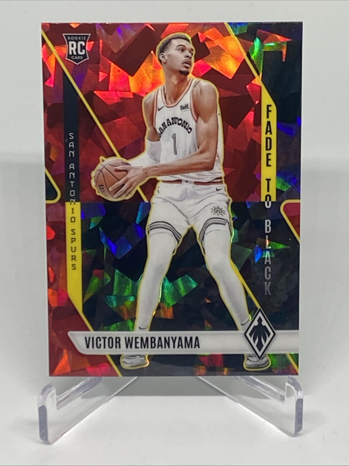 2023-24 Panini Phoenix - Fade to Black Victor Wembanyama #11 Red Ice (RC)