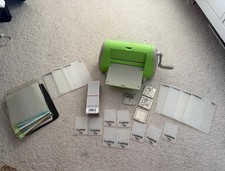 🔥Green Cuttlebug Die Cutting & Embossing Machine & Joblot Die Bundle🔥