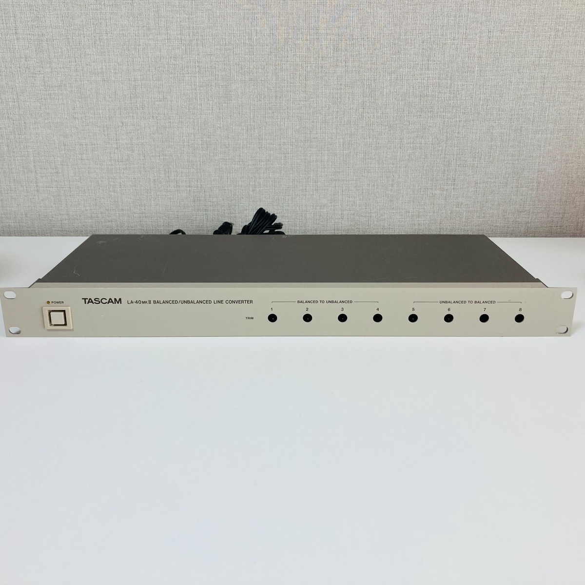 TASCAM LA-40MKII Balanced / Unbalanced Line Converter RCA XLR