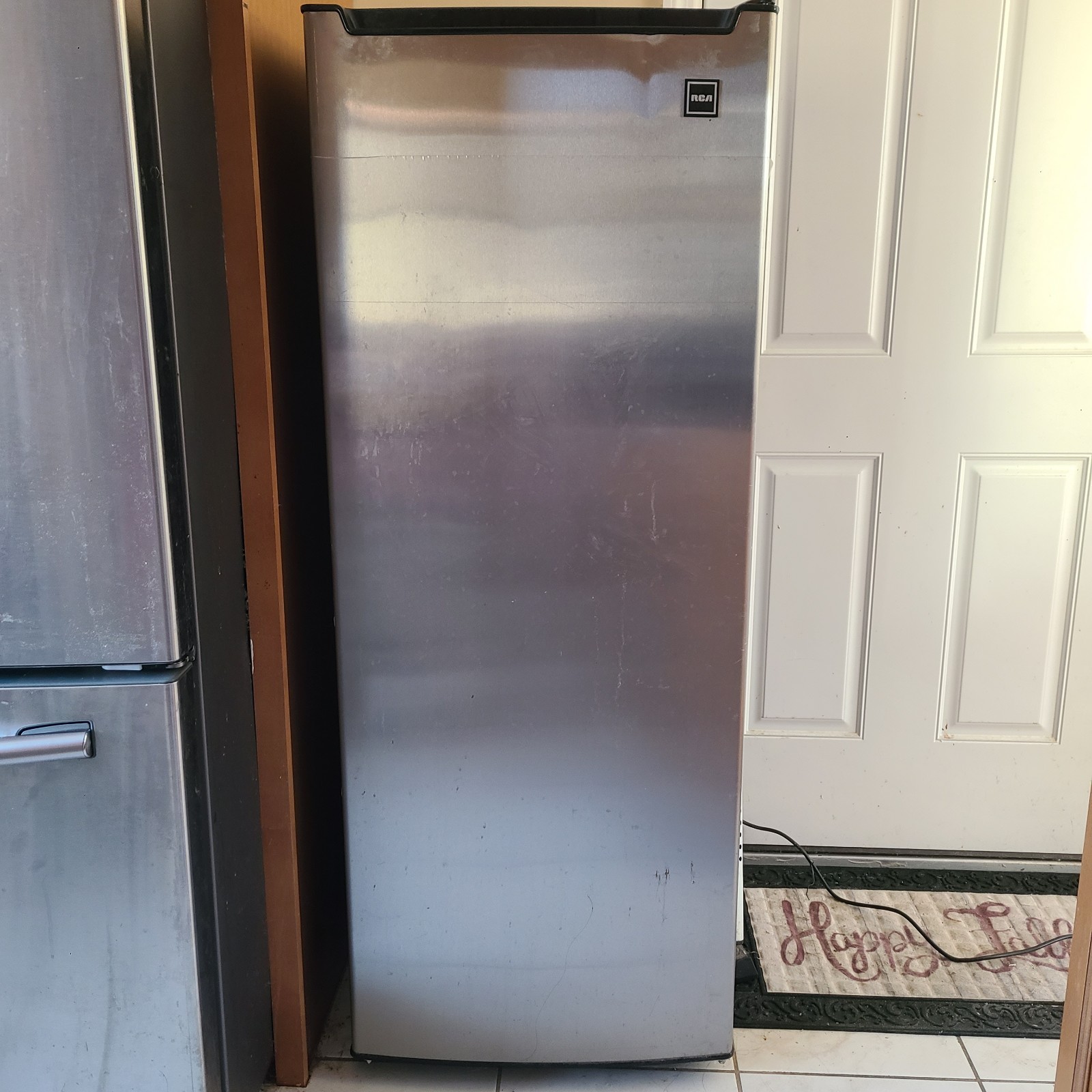 RCA RFRF695 Upright Freezer 6.5 cf Stainless Needs to replac