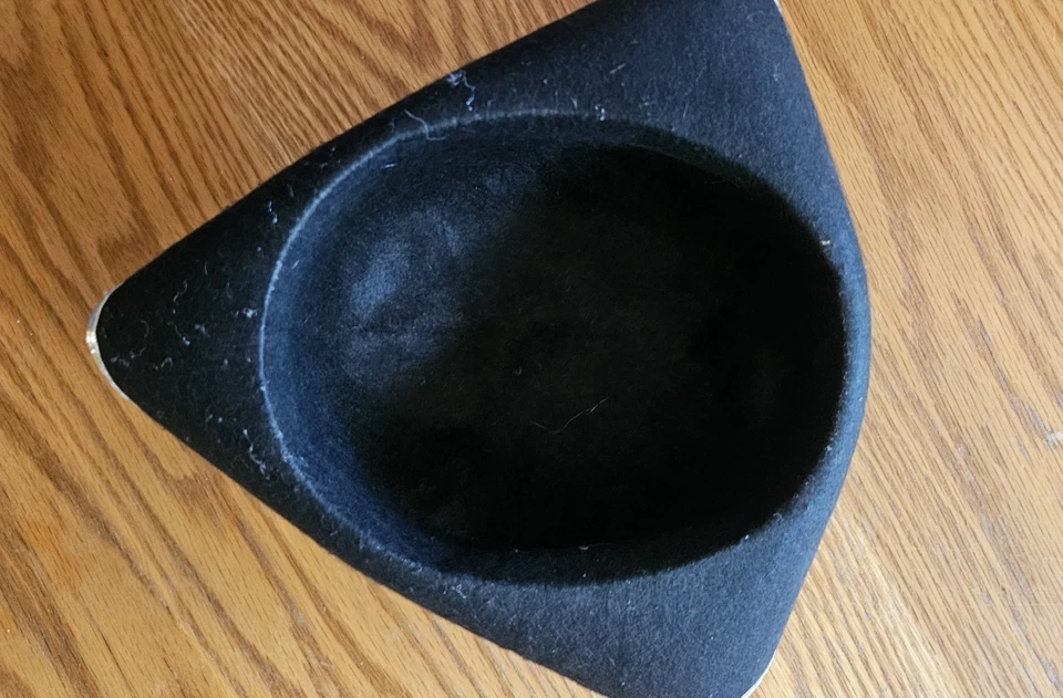 Sombrero Disfraz Infantil Tri-Maíz Fieltro Negro con Borde Dorado Foto 3 de 4