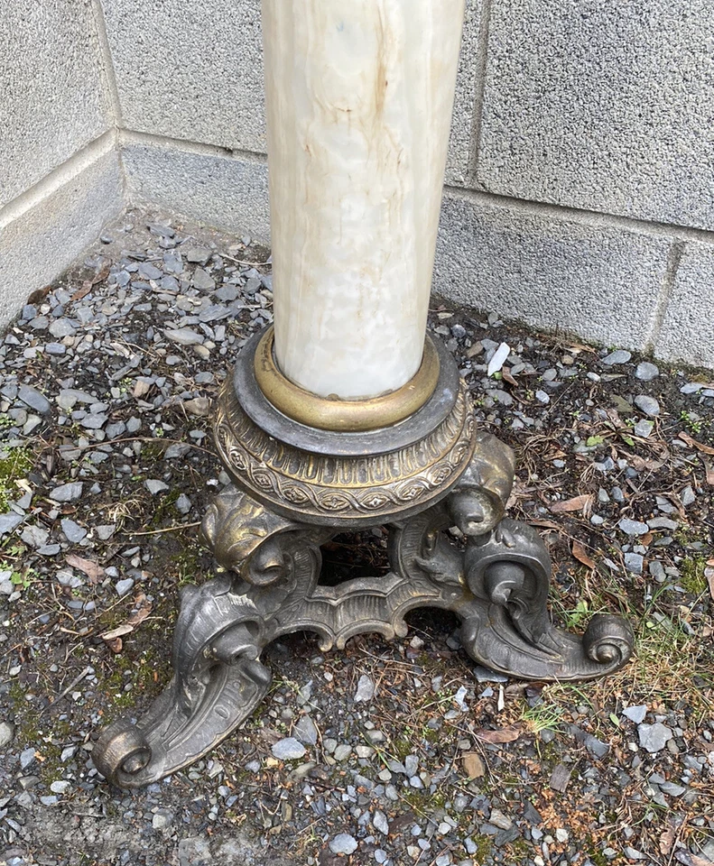 PEDESTAL VICTORIANO DE LATÓN Y ÓNIX Foto 3 de 4