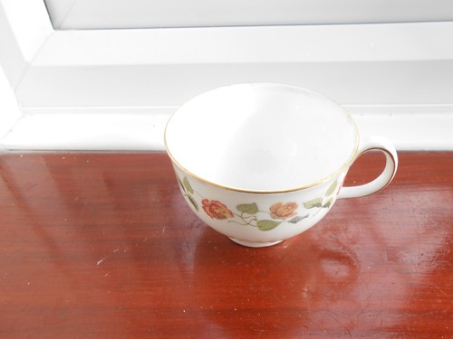 wedgwood cup india rose 2.5 in high 11 in round VGC - Picture 2 of 4