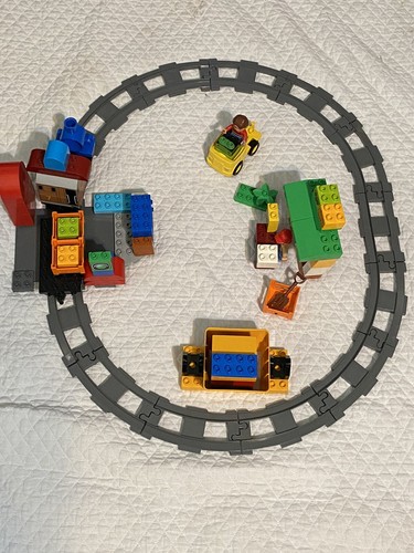 Lego Duplo  Train Track Pieces 12 Curves, 1 Straight 1 Platform Train Parts Lot - Picture 3 of 15