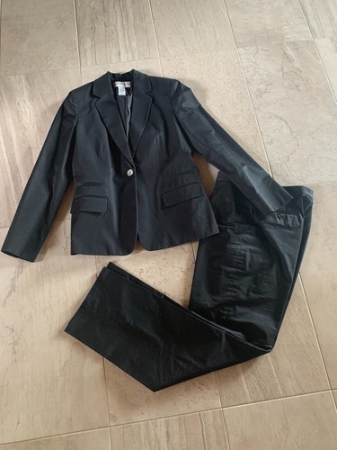 Liz. Claiborne Black Pant Suit SIZE 4 
