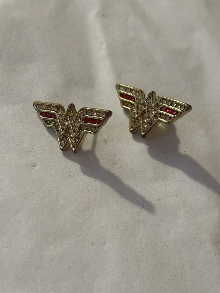 Lote de joyas de Wonder Woman DC Comics incluyendo pulsera Alex y Ani Foto 3 de 4