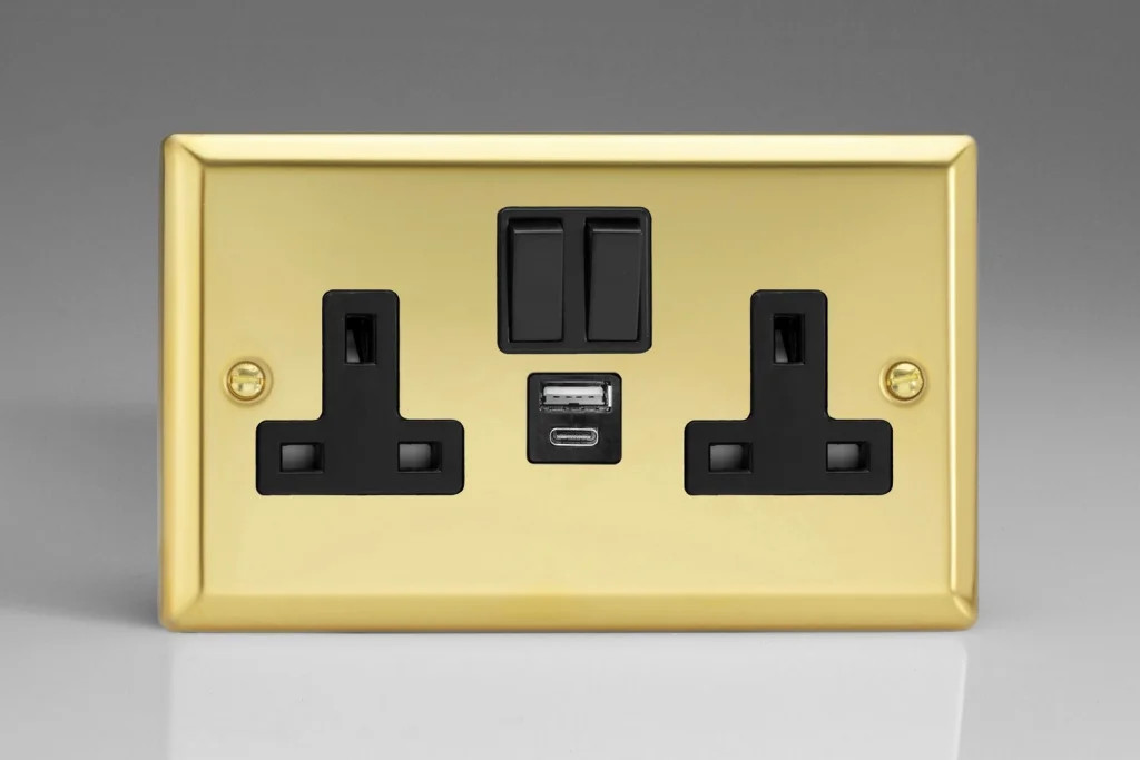 13A Socket Brass + USB 2-Gang 1 Pole Classic Victorian Black Insert Varilight