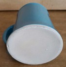 VINTAGE CHATHAM POTTERS PEDDLER'S VILLAGE 4" TALL BLUE STONEWARE MUG W/ STICKER  — photo 3