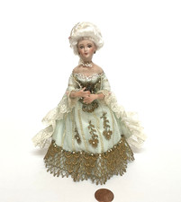 A LOVELY DOLLHOUSE MINIATURE VICTORIAN LADY DOLL IN A BEAUTIFUL BALL GOWN
