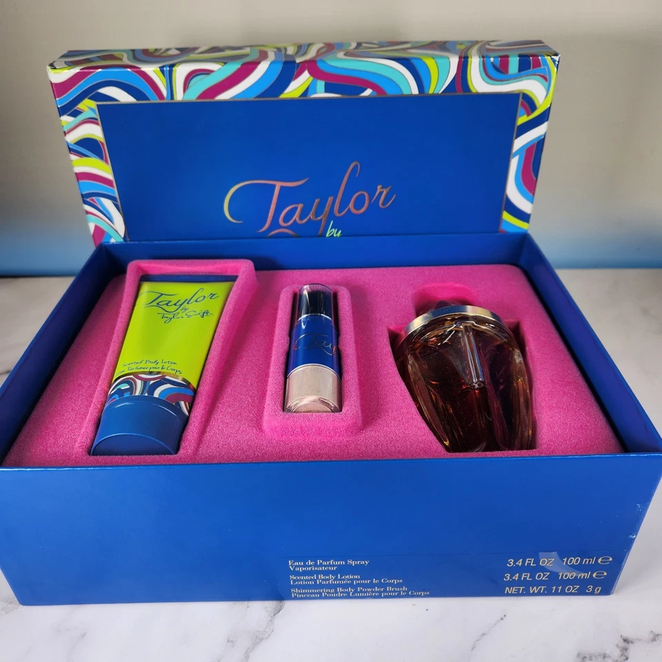 Taylor By Taylor Swift подарочный набор парфюмерный спрей, лосьон для тела, щетка для пудры для тела - Изображение 3 из 4