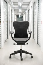 Sedia da ufficio Herman Miller Mirra 2 farfalla | nero grafite | completamente carica |