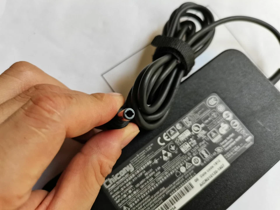 Chicony 19V 6.32A 120W A15-120P1A 5.5mm Para ASUS ROG Strix GL753VD-DS71 Original Foto 2 de 4