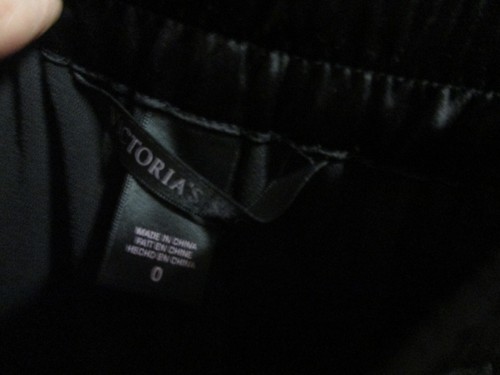 (2) VICTORIA'S SECRET WOMENS CREPE MATERIAL STRAIGHT LEG PANTS (0) EUC BLK & WHT - Picture 3 of 6