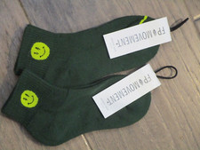 2 PAIRS FREE PEOPLE MOVEMENT FOREST GREEN SMILING BUTI ANKLE SOCKS ONE SIZE NEW