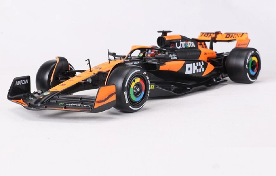 Bburago 1:24 2024 Miami GP F1 McLaren MCL38 #81 Oscar Piastri Model Car - Image 3 of 3