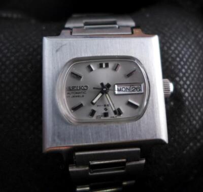 SEIKO セイコー　2906-7000 腕時計　スクエア　自動巻　デイデイト Sporty Smaller- Ladies Size 27mm Seiko Divers 2906 7000 Date Auto