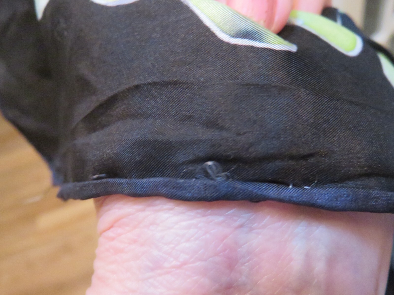 HAND-PAINTED RECTANGULAR SILK SCARF BLACK LEAVES … - image 6