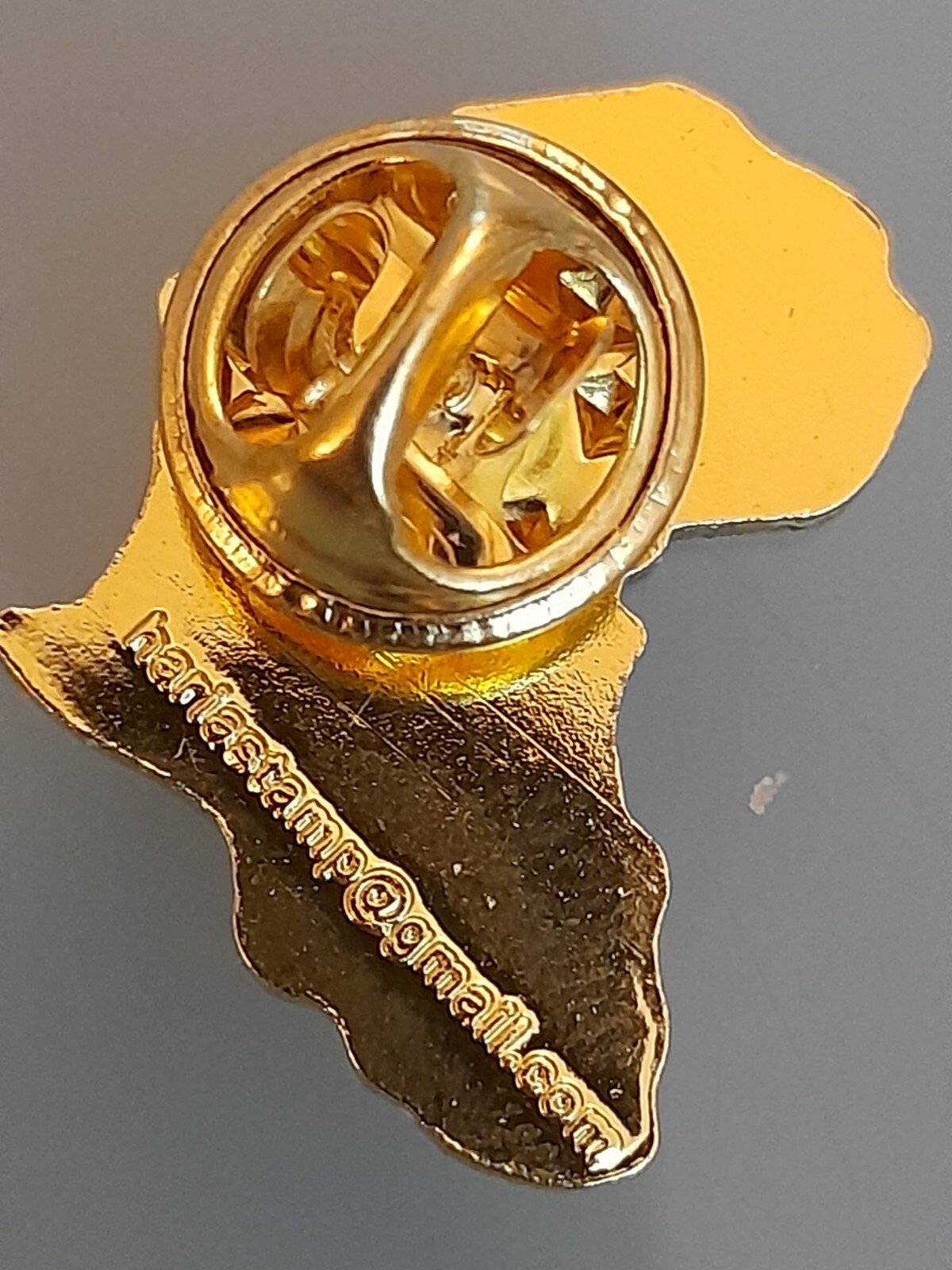 AFRICA MAP With KENYA Flag Lapel PIN METAL Badge HATPINS HARIASTAMP eBay