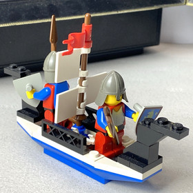 Lego Castle 6017 King's Oarsmen  Complete w/ 1 Broken Sail