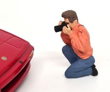 Omen 1/43 Figure Man Kneeling