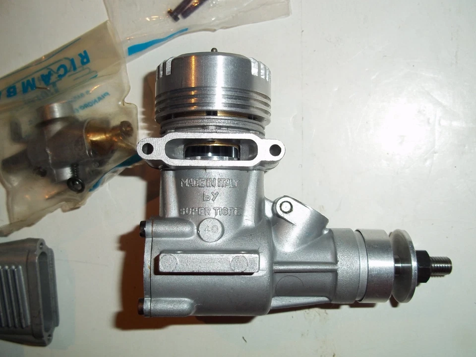 SUPER TIGER 40 NEW OLD STOCK REMOTE CONTROL MODEL AIRPLANE ENGINE BEAUTIFUL - Image 4 of 4