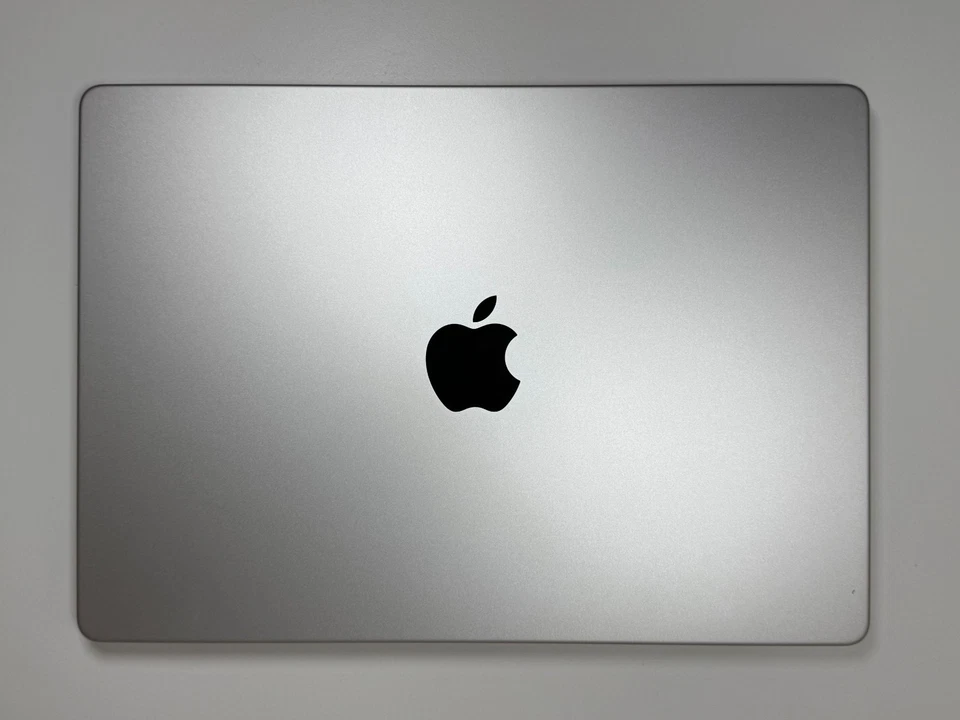 Apple MacBook Pro 14.2" M4 2024 (Silver) 512GB SSD, 16GB RAM, 5 Cycles, 10M WTY - Image 3 of 4