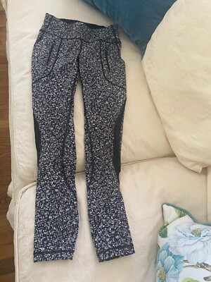 lululemon leggings 4 NWT Black and white Mesh outer leg. 