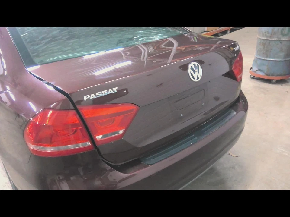 Used Deck Lid fits: 2013 Volkswagen Passat Sdn w/o rear view camera Grade C - Image 2 of 4