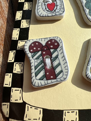 Botones de parches navideños de cerámica vintage Alma Lynne - 4 nuevos en tarjeta - Imagen 2 de 8