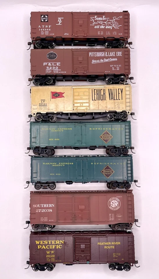 HO scale seven (7) 40' box cars Athearn + Accurail METAL WHEELS KNUCKLE COUPLERS - Image 2 of 4