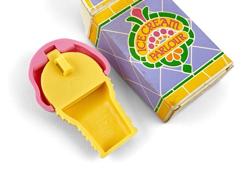 Vintage 1970s Avon ICE CREAM PARLOUR Strawberry CONE Lip Gloss Compact New N Box - Picture 6 of 6